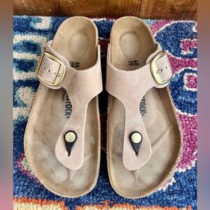 Birkenstock Gizeh Big Buckle Size 40 (9)
Excellent condition, barely worn.